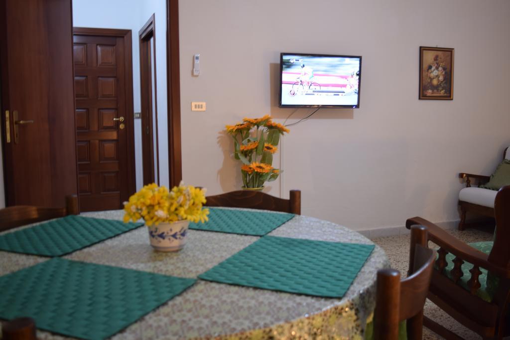Casa Luigi Sergio - Affitto Breve Apartment Santo Stefano di Camastra Room photo