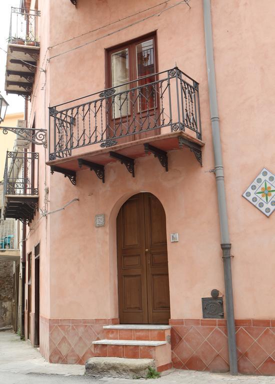 Casa Luigi Sergio - Affitto Breve Apartment Santo Stefano di Camastra Room photo
